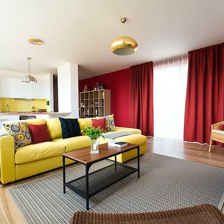 Private 5 Star 3 Room Flat And In-Door Pkg Нітра Екстер'єр фото