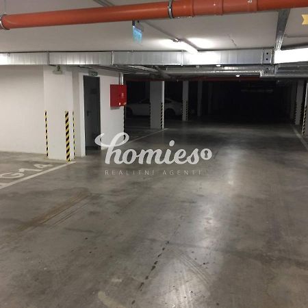 Private 5 Star 3 Room Flat And In-Door Pkg Нітра Екстер'єр фото