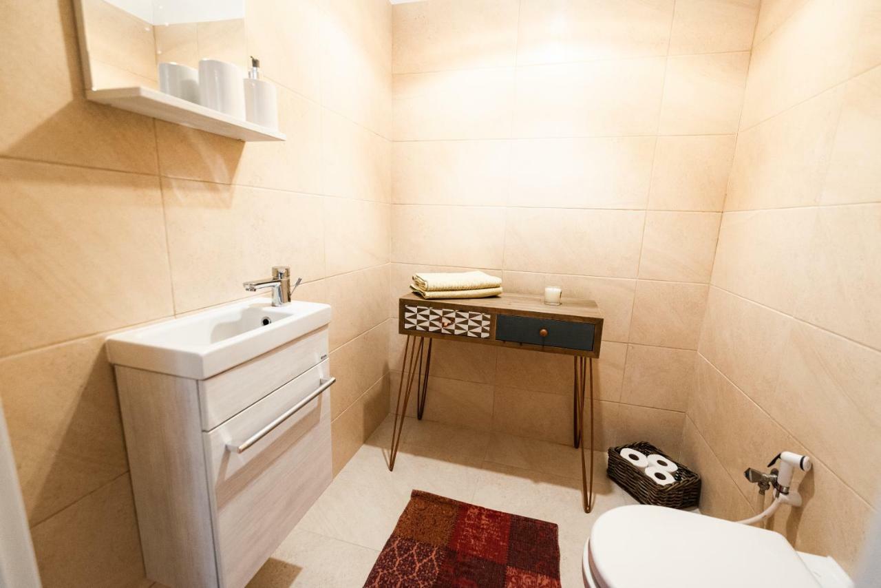 Private 5 Star 3 Room Flat And In-Door Pkg Нітра Екстер'єр фото