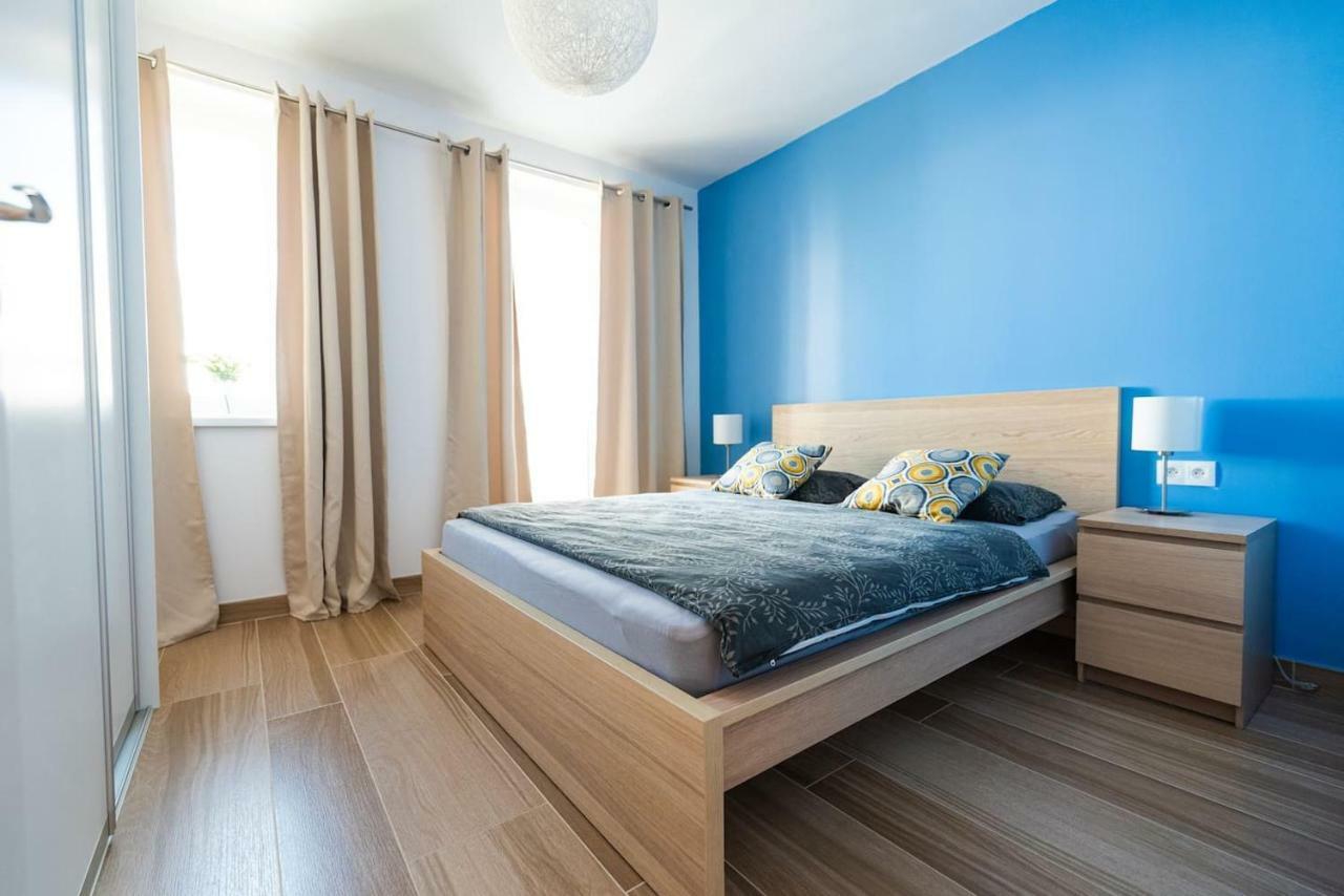 Private 5 Star 3 Room Flat And In-Door Pkg Нітра Екстер'єр фото